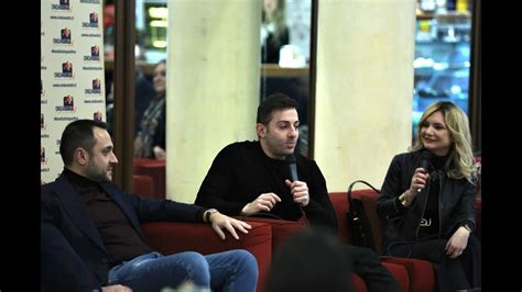 Il Salotto A Teatro Al Foyer Del Teatro Comunale Con Francesco