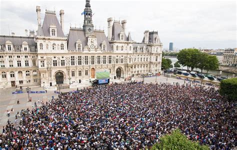 Paris 20 000 Fans Attendus Ce Mardi Devant Lécran Géant De Lhôtel