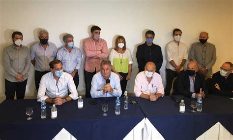 Gay se reunió con los intendentes mas poderosos del PRO La Brújula