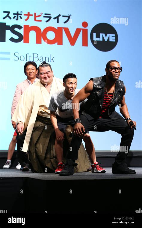 Us Actor Dante Carver Front And Other Members Dance During The