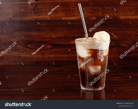 100 Coke float Images, Stock Photos & Vectors | Shutterstock