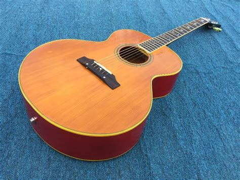 Acoustic Guitar Natural Color Top Red Color Backbrown Color Neck