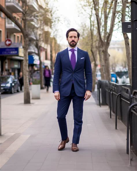 Traje Azul Marino Con Corbata Morada Hockerty