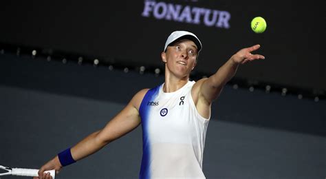 WTA Finals Iga Świątek idzie jak burza Tylko jedna tenisistka w