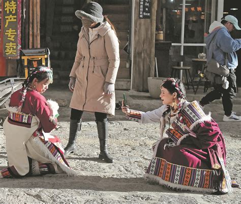 Tibetan Costumes Offer Visitors A Fresh Experience Travel Cn