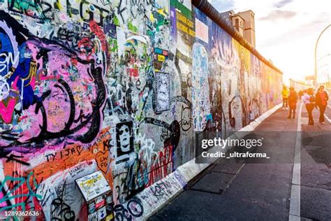 Graffiti Berliner Mauer Photos and Premium High Res Pictures - Getty Images