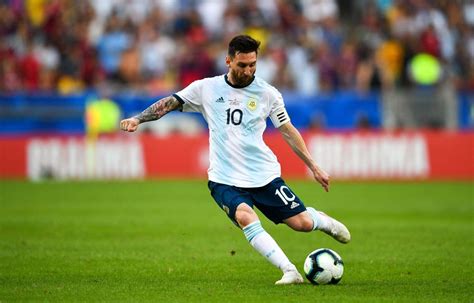 Quel Brésilien A Dit Messi Est Le Plus Grand Joueur De Lhistoire Et