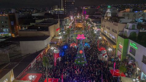 Es Encendido El Rbol De Navidad Coca Cola En El Centro Hist Rico De