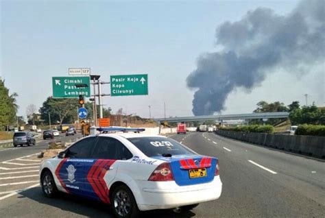 Pertamina Tangani Kebakaran Pipa Di KM 130 Pasokan BBM Aman