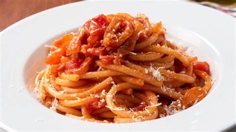 Bucatini All Amatriciana La Ricetta Originale Romana Mantecata Alla