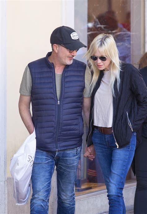 Anna Faris Husband Michael Barrett Rare Photos Together Closer Weekly