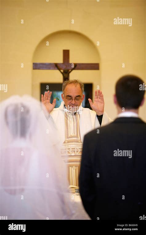 Catholic Wedding Priest Hi Res Stock Photography And Images Alamy