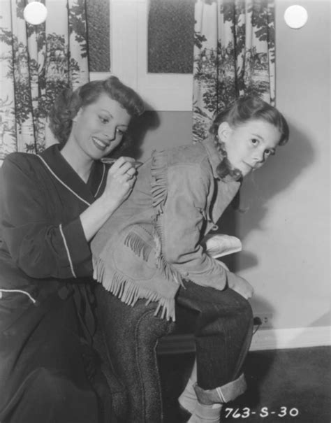 Maureen O Hara And Natalie Wood On The Set Of Father Was A Fullback In