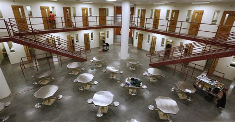 A U S Senate Crime Bill Would Change How Federal Prisons Fight