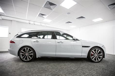 Jaguar XF Sportbrake hauls more, looks great - CNET