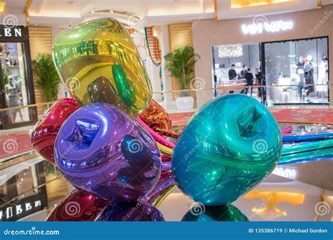 Jeff Koons Tulips Sculpture at the Wynn Palace. Editorial Stock Image - Image of educatoin ...