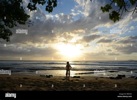 Silueta De Hombres Contemplando El Atardecer En Maria S Beach Rincon