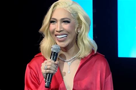 Pinasalamatan Ni Vice Ganda Ang GMA Bilang It S Showtime Takes Plum