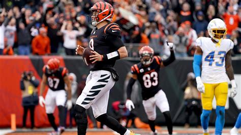 Joe Burrow Vs Justin Herbert Bengals Chargers Qbs Await 2nd Matchup