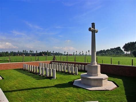 Red Farm Military Cemetery Belgium Cwgc Ww1 A