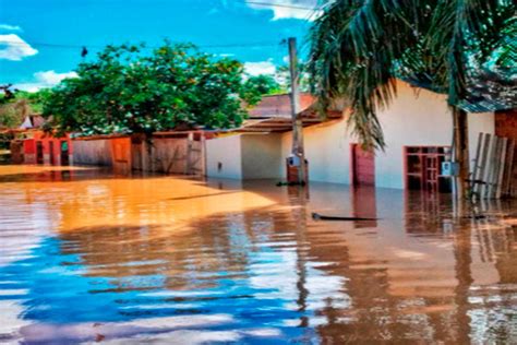 Madre de Dios desborde del río Acre inundó casas hirió personas y