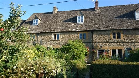 Historic Cotswolds Cottage Large Garden Can Isolate 5mins Walk To