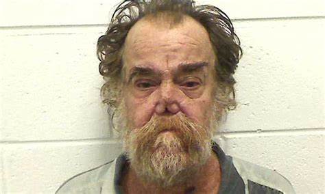 68 årig man gripen efter att han filmades naken medan han hade sex med pitbull