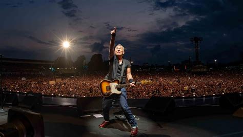 The Boss Is Back Bruce Springsteen Returns To Prague After Years