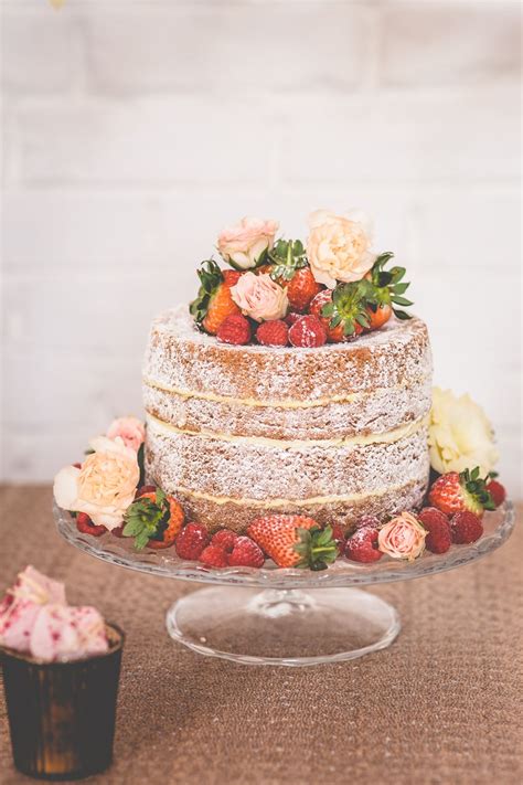 Naked Cake By Frenchmade Naked Wedding Cake Wedding Cake Natural