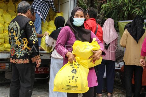 Operasi Pasar Sembako Bersubsidi Di Palangka Raya Antara Foto