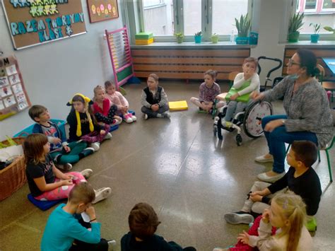 Zajęcia integracyjne klasy 1a z panią pedagog w Tygodniu pozytywnych