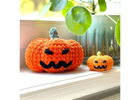 Free Halloween pumpkin crochet pattern - Crafts on display