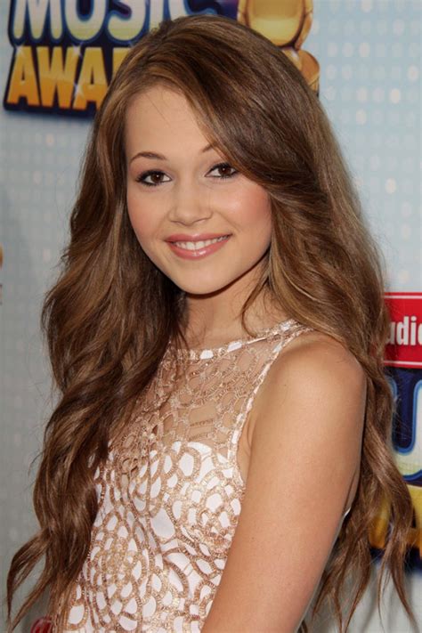 Kelli Berglund Wavy Light Brown Loose Waves Side Part Hairstyle