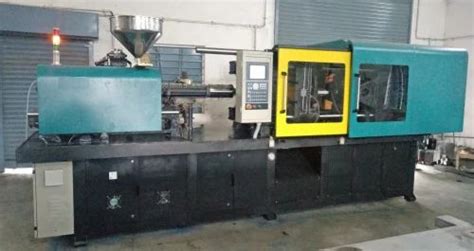 Semi Automatic Horizontal Plastic Injection Molding Machine At Rs