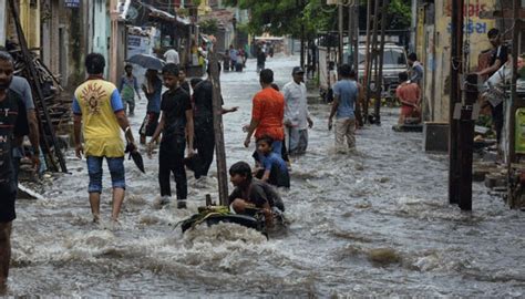 Heavy Rainfall In Gujarat Kills Ndrf Rescues People India News