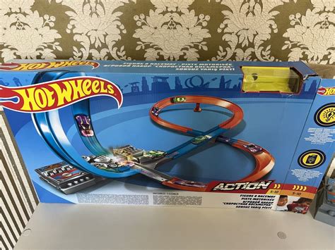 Трек траса hot wheels шалена вісімка сумасшедшая восьмерка 1 300 грн Іграшки Черкаси на Olx