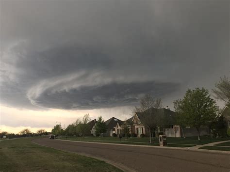 Insane Rotating Supercell Over Amarillo Texas Looks Like An Alien