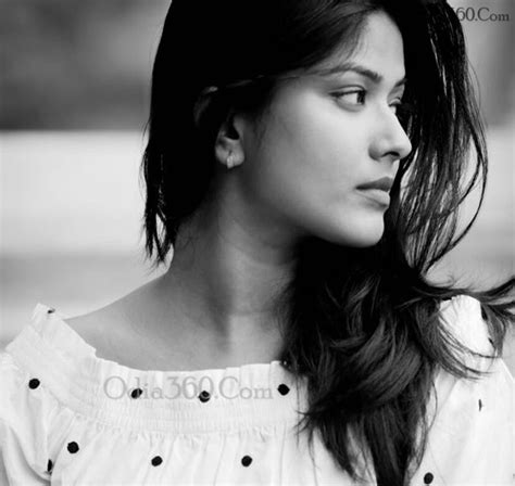 Niharika Dash Hot Odia Actress Real Life Photos Images Walls