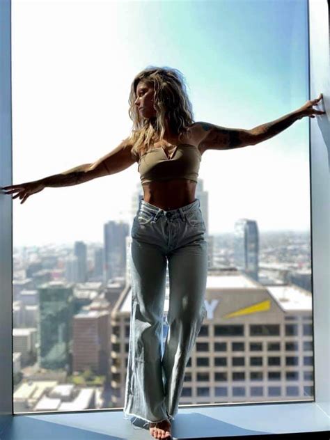 5 Hot Sexy Rae Ripple Bikini Pics