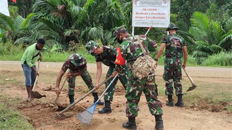 Sambut HUT RI Ke 75 Personel Yonif 125 Bersama Warga Bupul Gotong