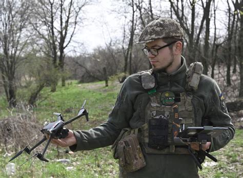 科技怪咖改裝無人機投手榴彈 助烏軍守住巴赫姆特 俄烏戰爭 國際 世界新聞網