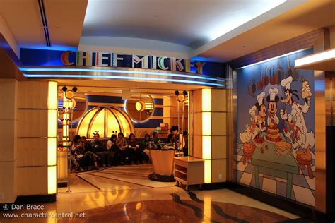 Chef Mickey Character Dining at Tokyo Disney Resort - A Review - Disney Character Central Blog