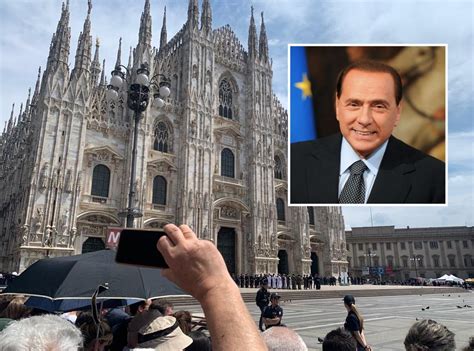 Il Vescovado L Italia Dice Addio A Silvio Berlusconi In 15mila A