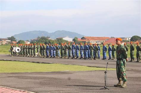 Danwingdik Pasgat Ikuti Jalannya Upacara Bendera An Di Mako Kopasgat