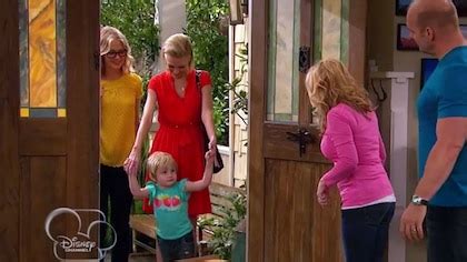 Por primera vez Disney muestra un beso gay en una de sus series de animación Infobae