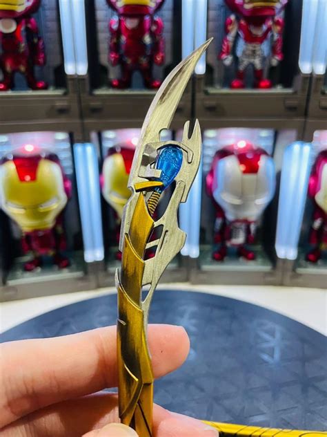 MARVEL THE AVENGERS HOT TOYS SCALE MMS LOKI LONG AND SHORT SCEPTERS WEAPON SET