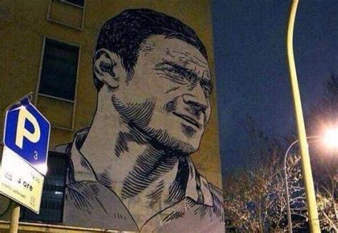 Roma Un Murales Gigante Per Francesco Totti Il Pallonaro