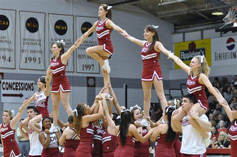 College Cheerleading Stunts And Pyramids