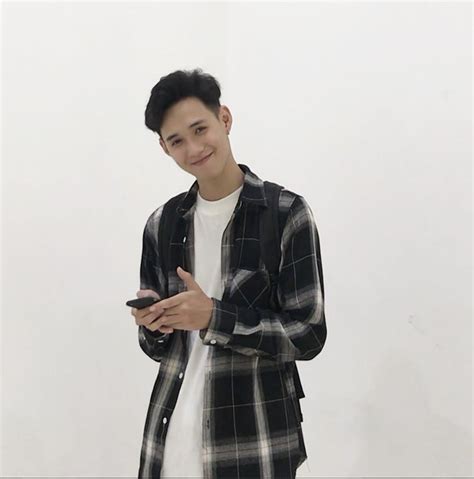 Bạo gan nhắn tin hỏi tuổi crush hot boy cao m cưa đổ chị xinh gái cao m