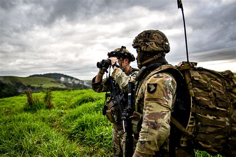 Exército Realiza Tiro Defensivo No Exercício Core 21 2ª Divisão De